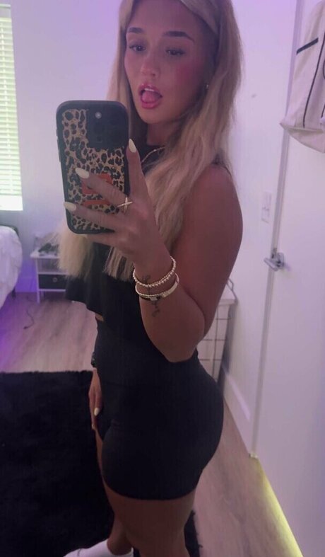 Lexii violett hd star pic