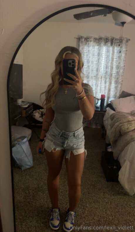 Lexii violett star art archive