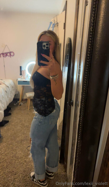 Lexii violett naked actress photo