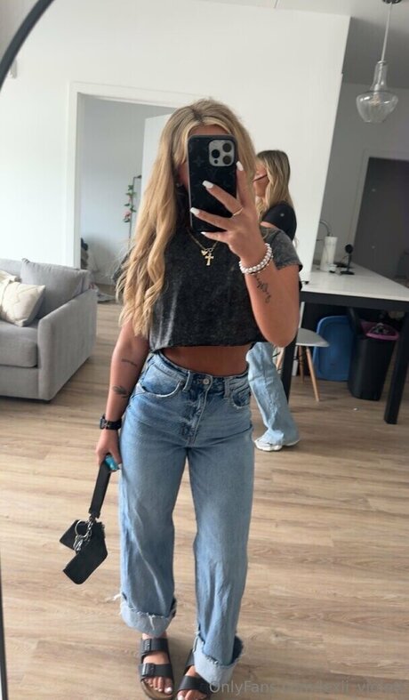 Lexii violett star archive