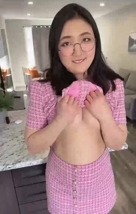 Aroomi Kim pornstar hd image
