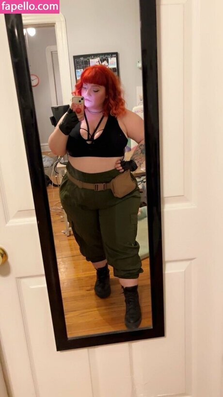 Comicbookdays model exclusive picture