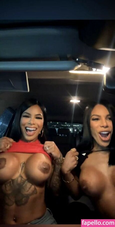 Karishna Ayala naked model img