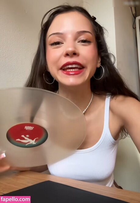 Nina Chuba hd actress pics