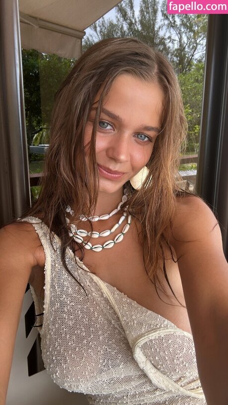 Chloe Campbell art star pics