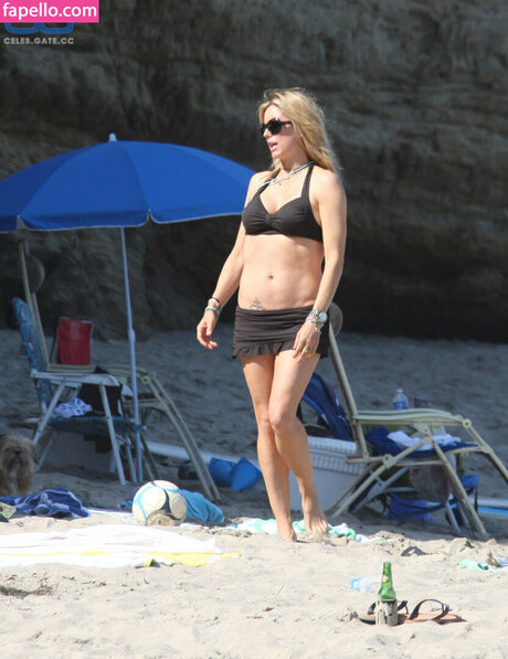 T a Leoni nude pornstar galleries