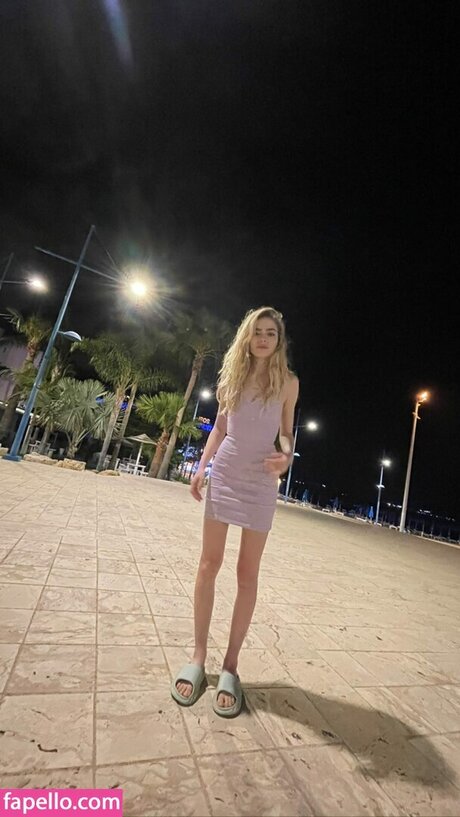 Xenaex pretty model picture