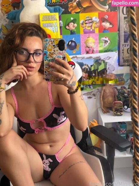 MiniEvee pornstar perfect pic