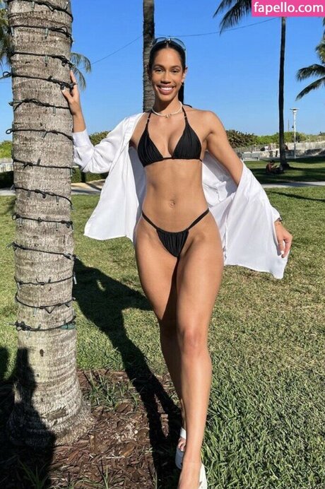 Savannah Pesante model naked galleries