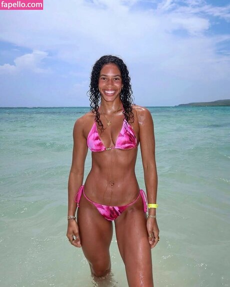 Savannah Pesante sexy actress pics