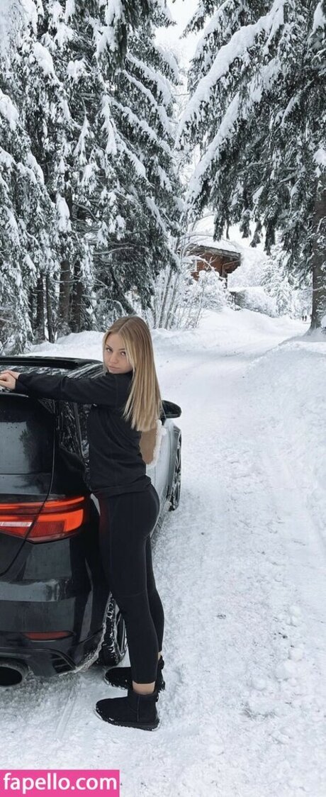 Julia Haller model free picture