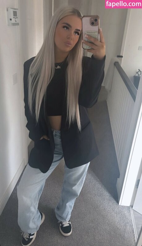 Lotus Petrie porn model photo