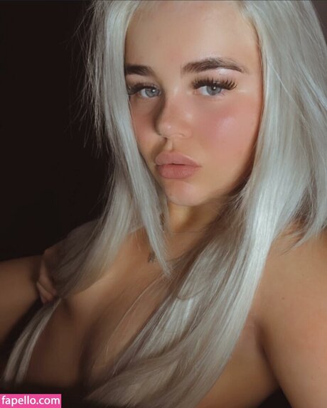 Lotus Petrie pretty model pictures