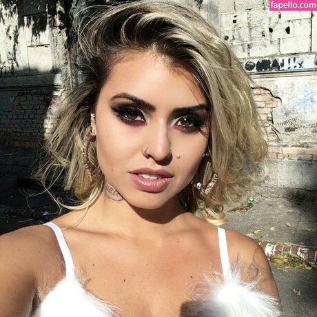 larimattes model nudes galleries