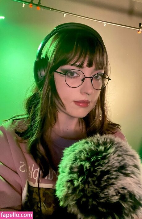 Skeptical Pickle nice actress pic