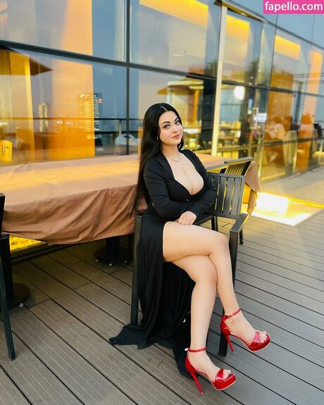 mumtahinaaa_ star erotic photos