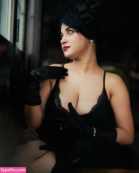 mature fake tits onlyfans hot naked gallery