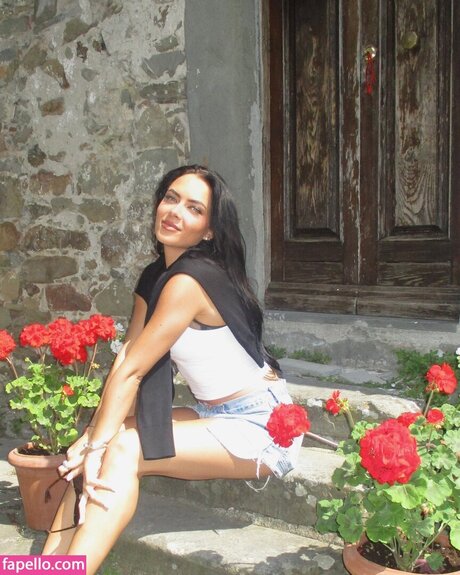 extreme onlyfans beautiful pic