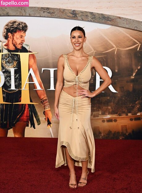 devinbrugman pretty model photos