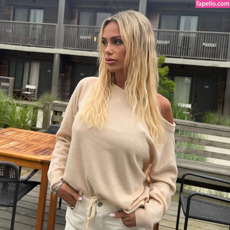 Hallie Batchelder star pornographic photos