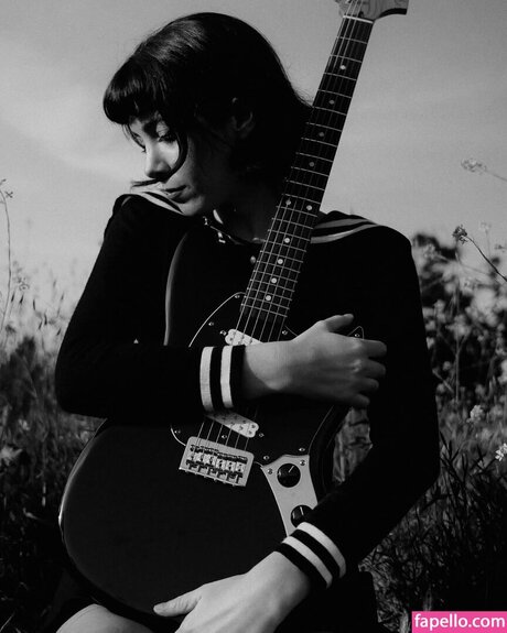 Luna Shadows beautiful model pic