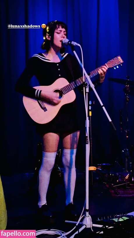 Luna Shadows star porn pics