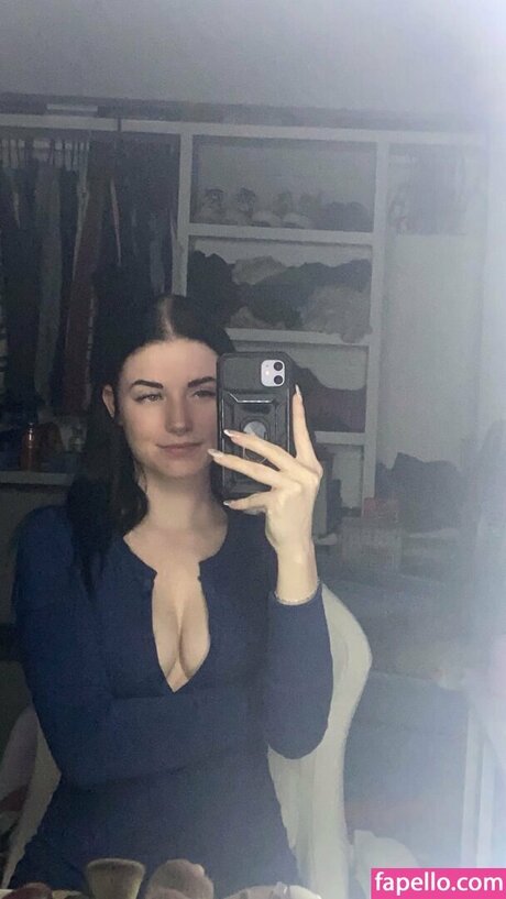 Emileesilvey model free pictures