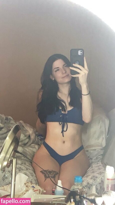 Emileesilvey star nude image