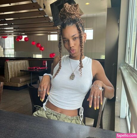 telleyyyy art model pictures