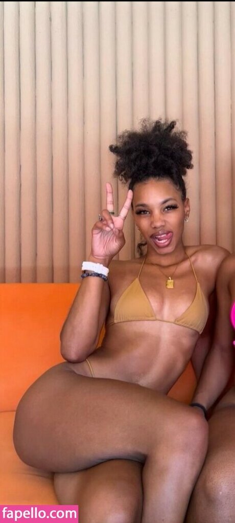 telleyyyy pornstar hd image