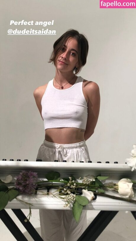 Aidan Noell pretty star gallery