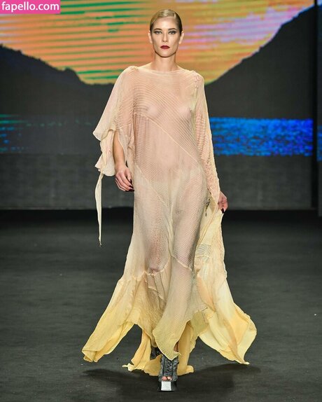 Gianne Albertoni pornstar hd pic