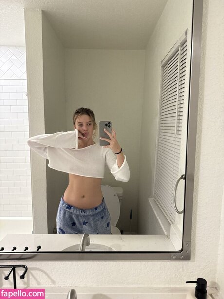 itssnow pornstar erotic image