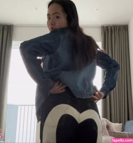 Riishka Asmr nude model pic