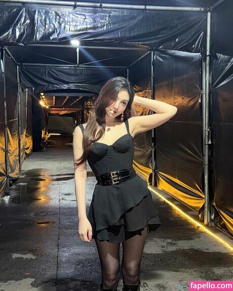 Park Soo young model nude pic