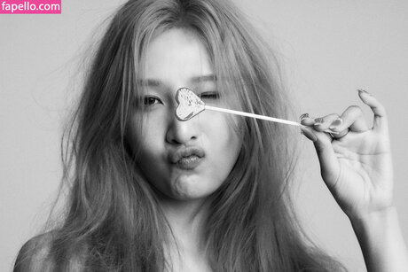 Park Soo young adult model pictures