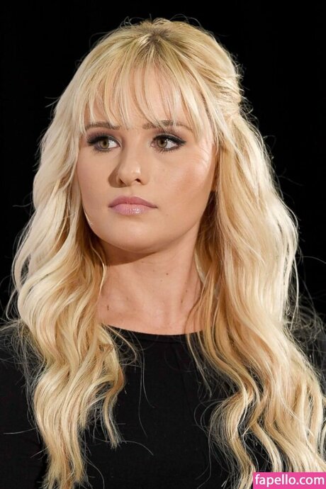 tomilahren pornstar perfect image