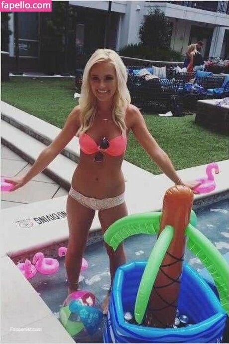 tomilahren model naked picture