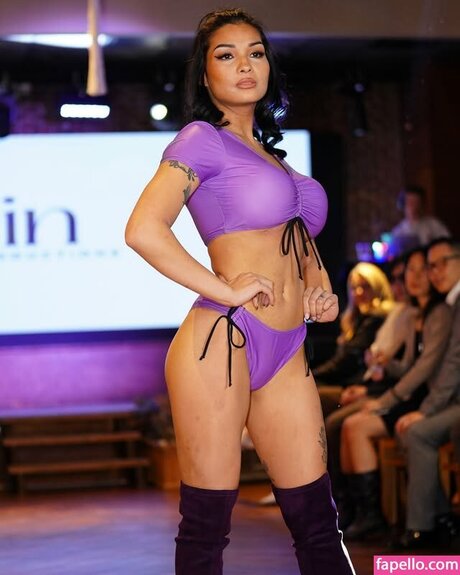 Queenarryy adult actress photo