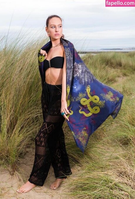 oliviarcox erotic actress photos