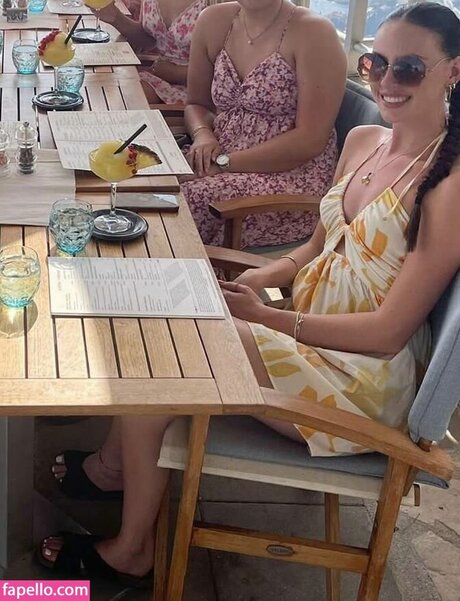 oliviarcox model adult images