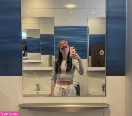 oliviarcox naked actress images