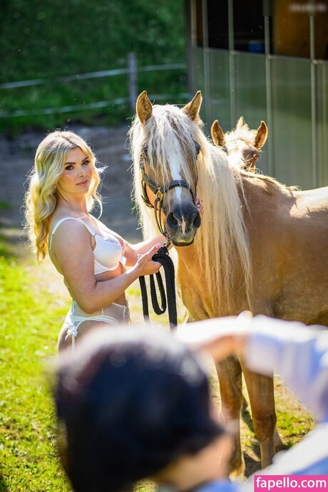 Carolin Gross pretty model archive