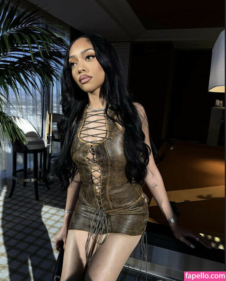 Jodie Woods sexy star photos