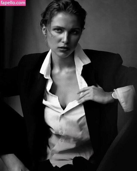 blonde babe onlyfans sexy nude pics