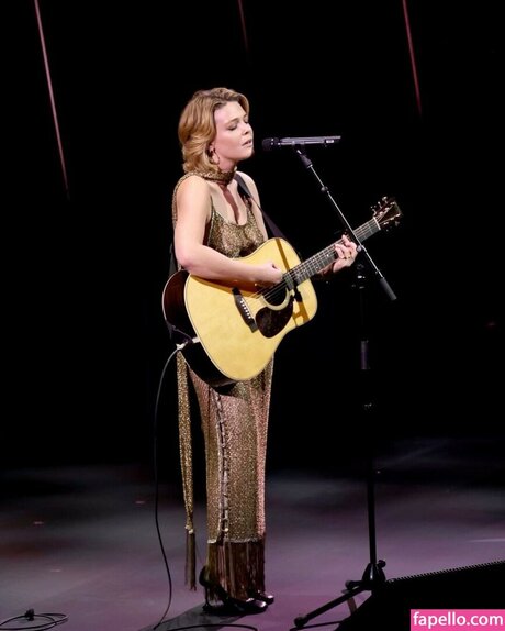 Maggie Rogers pretty star pics