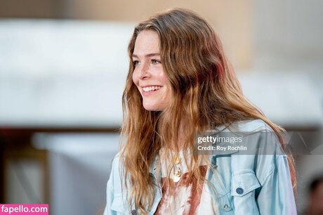 Maggie Rogers hot star pics