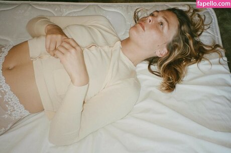 Maggie Rogers erotic actress galleries