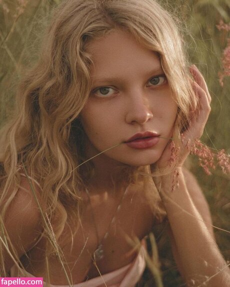 Nika Khromova art star pics