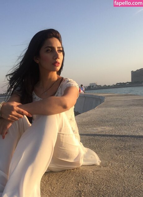 Mahira Khan sexy model photos